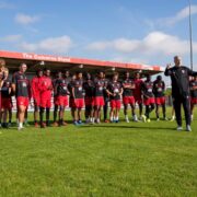 fotbalova akademie Anglie ACE studioKit Symons – Squadfotbalova akademie Anglie ACE studio